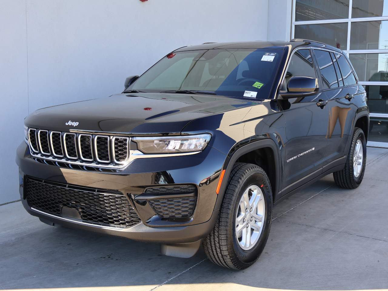 2025 Jeep Grand Cherokee Laredo's photo