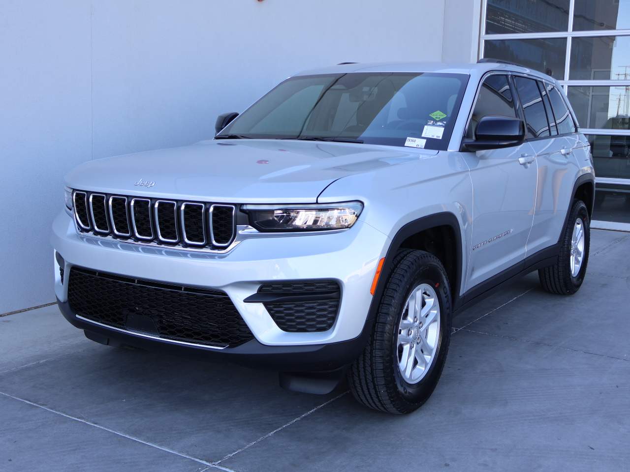 2025 Jeep Grand Cherokee Laredo's photo