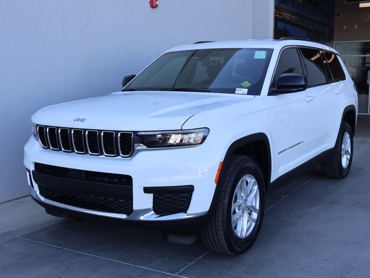 2025 Jeep Grand Cherokee L Laredo's photo