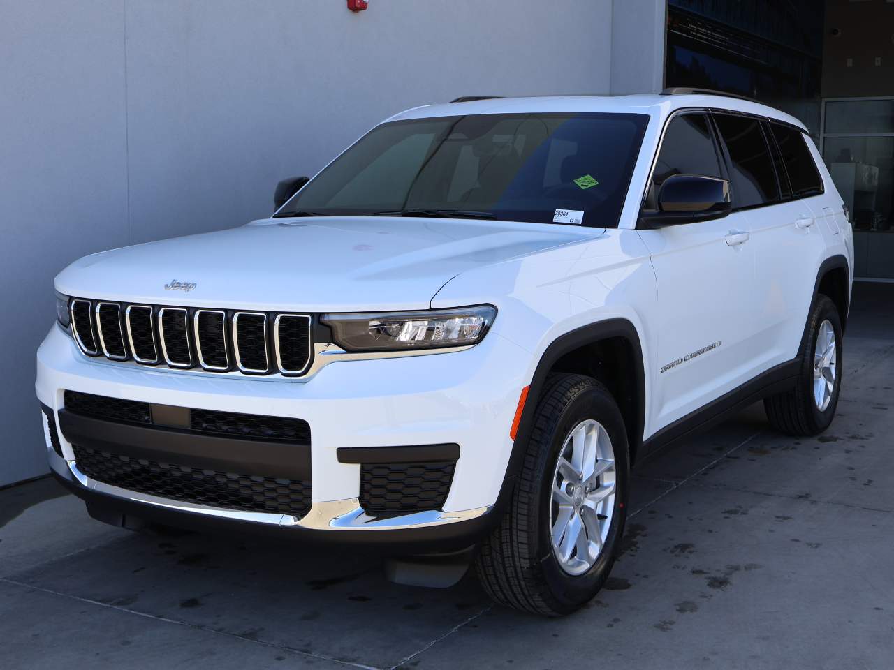 2025 Jeep Grand Cherokee L Laredo's photo