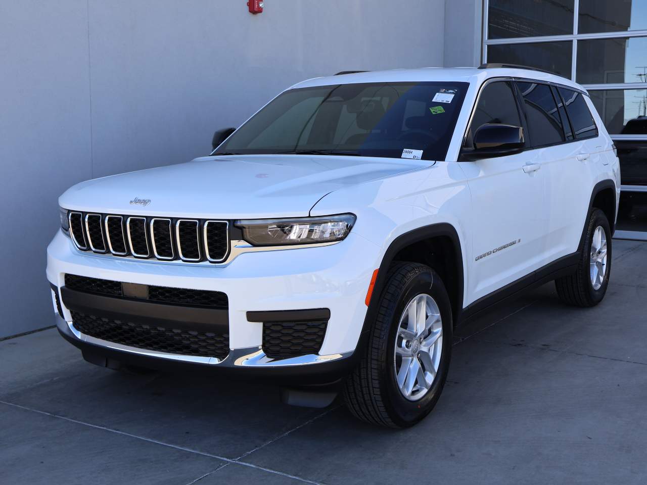 2025 Jeep Grand Cherokee L Laredo's photo