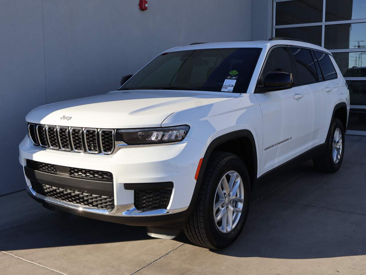 2025 Jeep Grand Cherokee L Laredo's photo