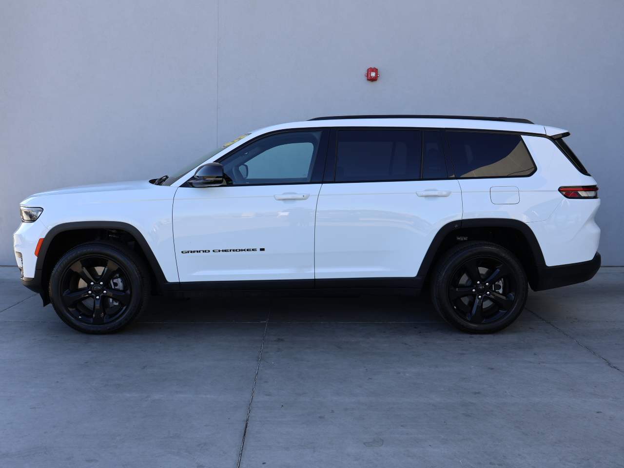 2023 Jeep Grand Cherokee L Altitude photo 2