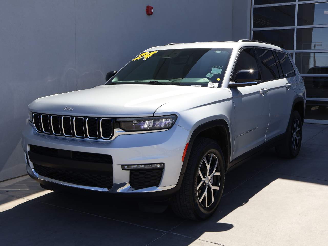 2024 Jeep Grand Cherokee L Limited 4x4's photo