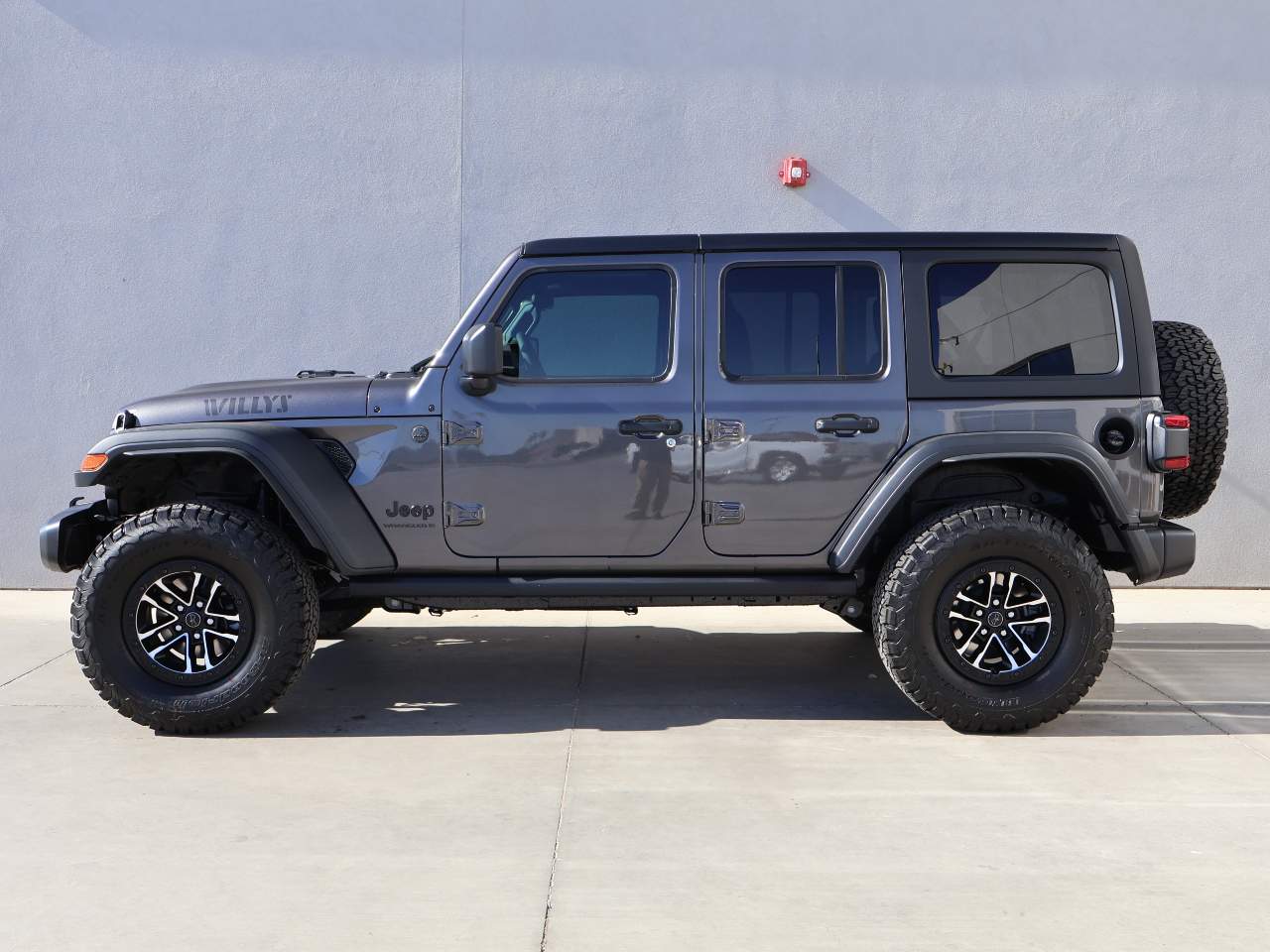 2025 Jeep Wrangler Willys 4dr