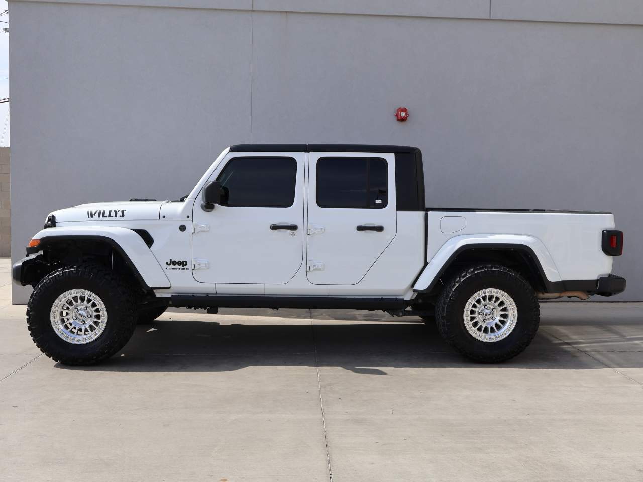 2023 Jeep Gladiator Willys Crew Cab