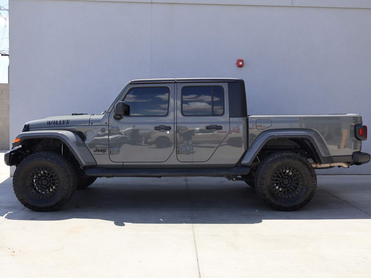2023 Jeep Gladiator Willys Crew Cab