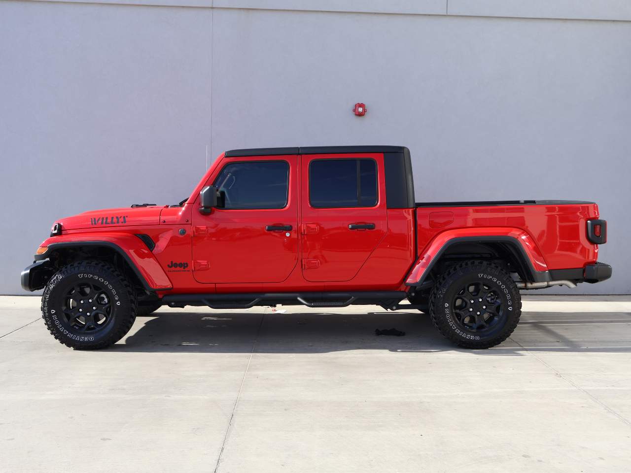 2023 Jeep Gladiator Willys Crew Cab