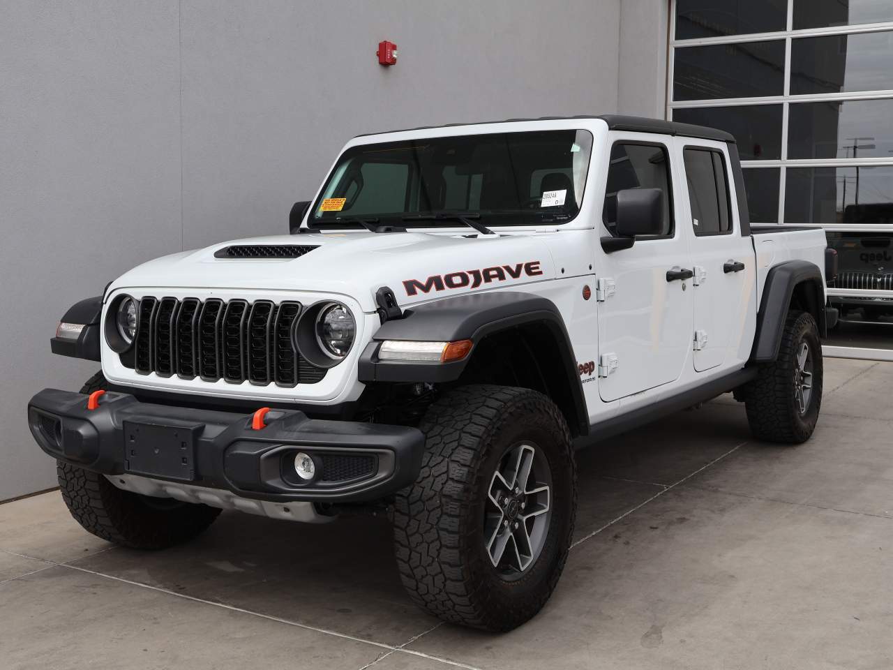 Bright White Clear Coat 2024 Jeep Gladiator Mojave Crew Cab 4WD Pickup Truck Four-Wheel Drive 8-Speed Automatic
