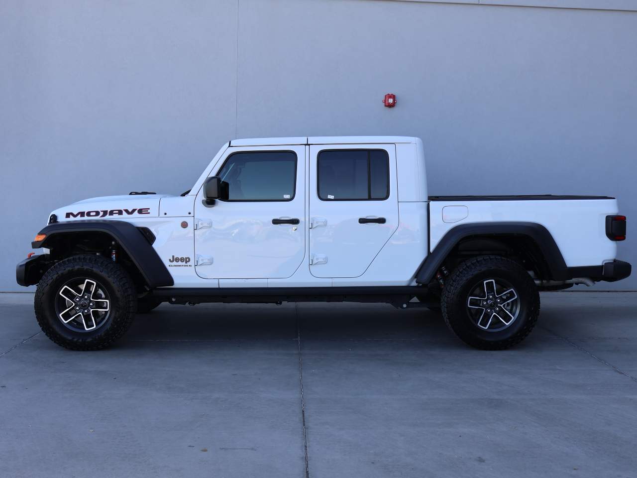 2024 Jeep Gladiator Mojave photo 3