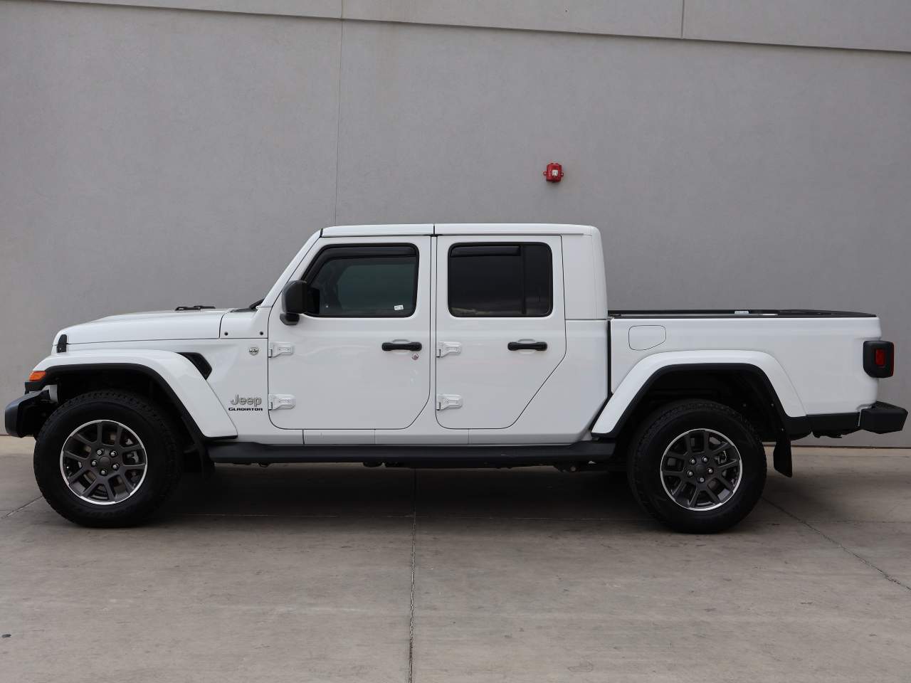 Used 2021 Jeep Gladiator Overland with VIN 1C6JJTFM1ML554642 for sale in Yuma, AZ