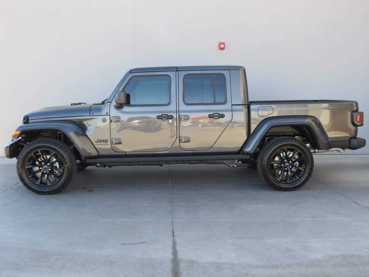 2025 Jeep Gladiator NightHawk