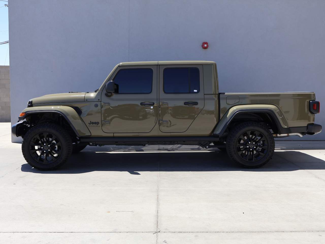 2025 Jeep Gladiator High Tide Crew Cab