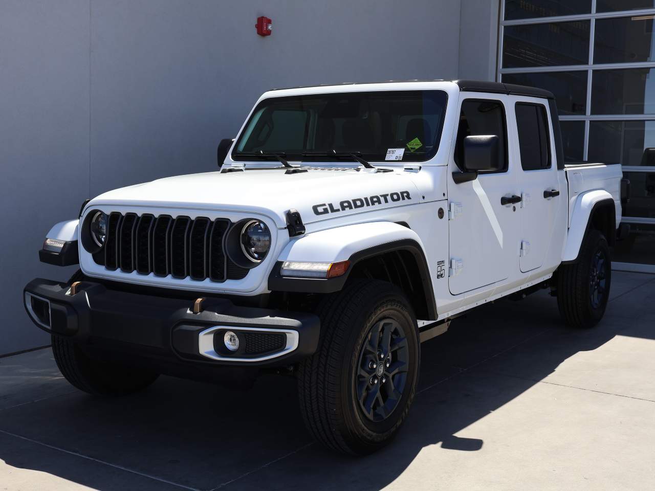 2026 Jeep Gladiator 85th Anniversary Edition Auto's photo