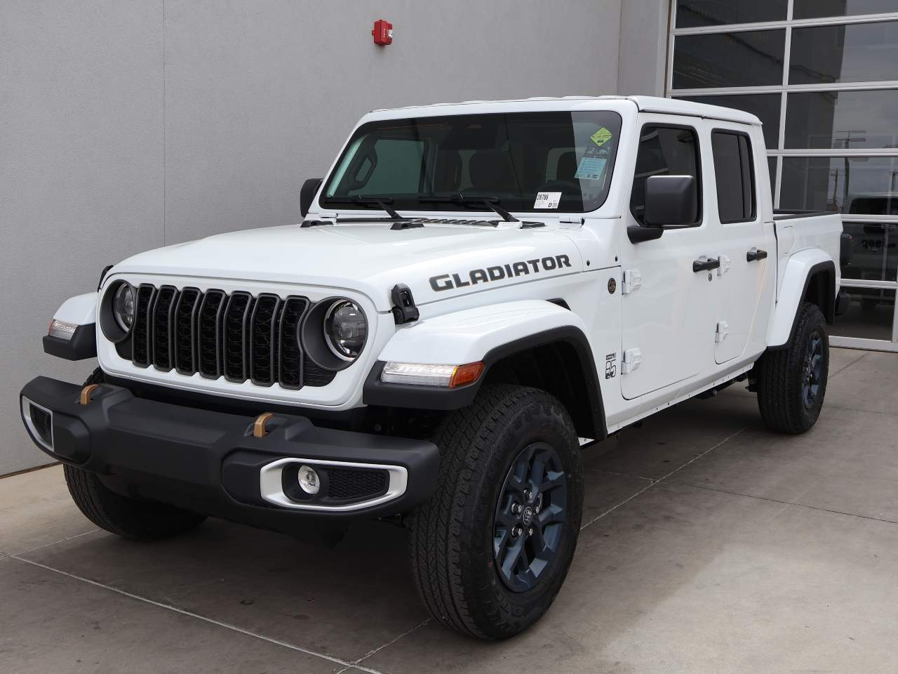 2026 Jeep Gladiator 85th Anniversary Edition Auto's photo