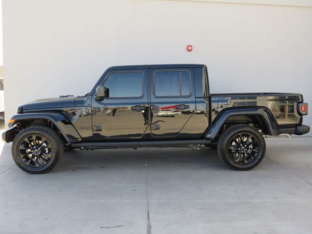 2025 Jeep Gladiator NightHawk