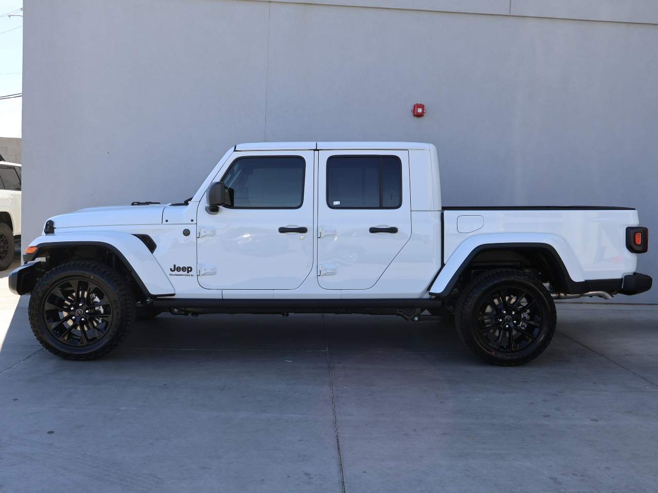 2025 Jeep Gladiator NightHawk