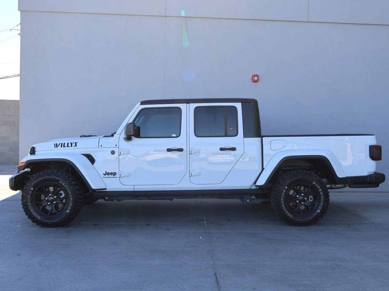 2025 Jeep Gladiator Willys Crew Cab