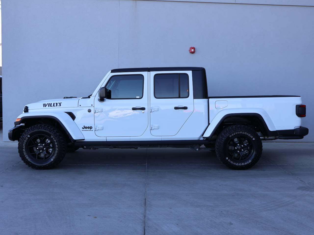 2025 Jeep Gladiator Willys Crew Cab