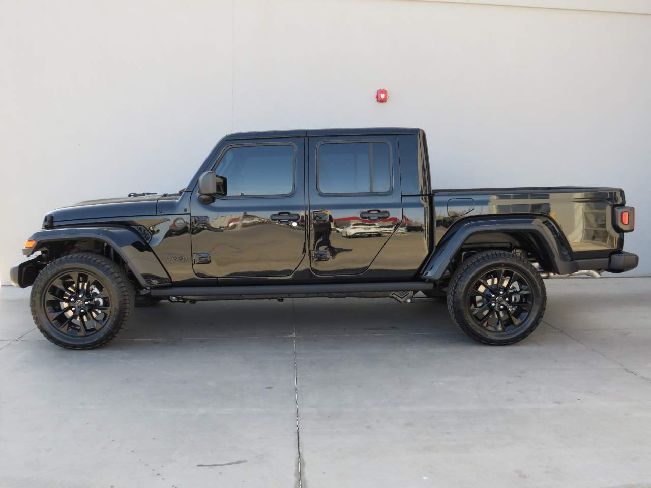 2025 Jeep Gladiator NightHawk