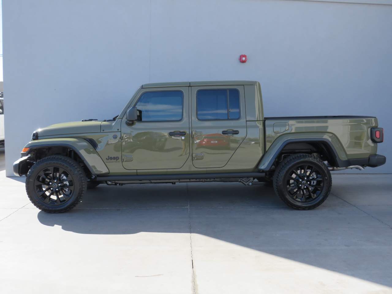 2025 Jeep Gladiator NightHawk