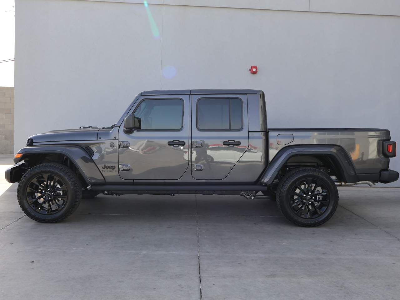 2025 Jeep Gladiator NightHawk