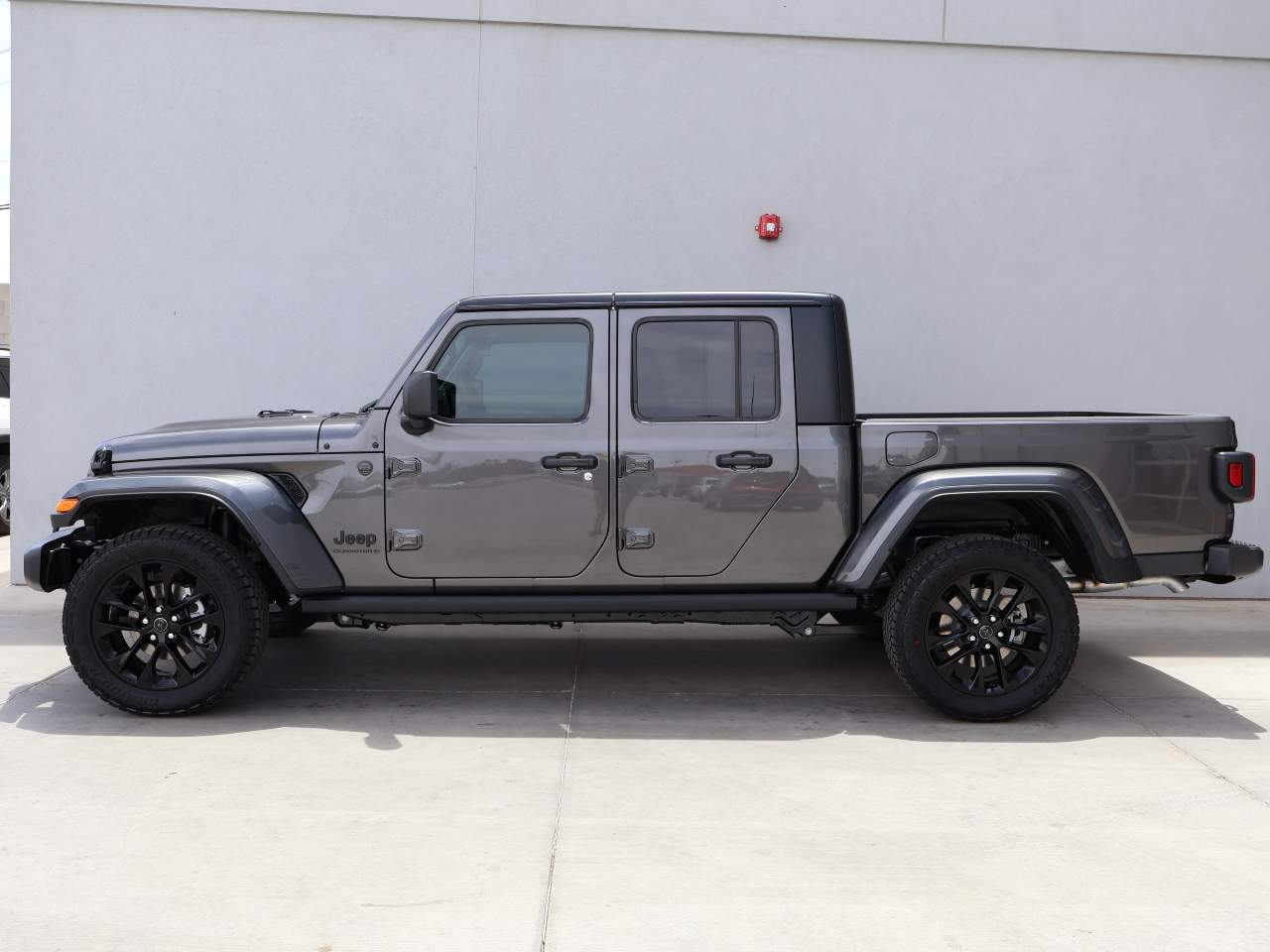 2025 Jeep Gladiator NightHawk