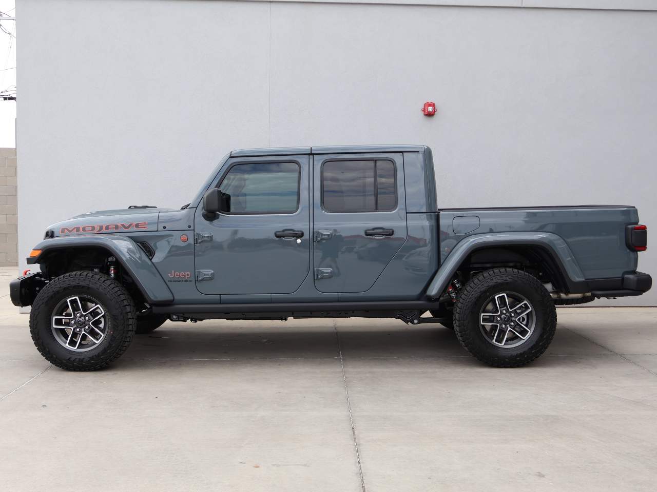2025 Jeep Gladiator Mojave X