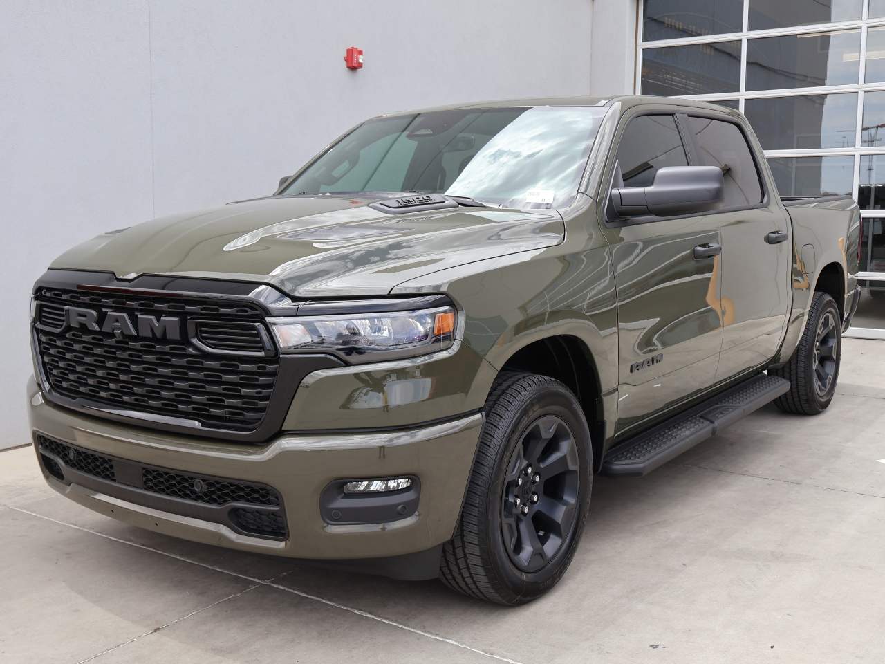 2026 Ram 1500 Crew Cab Express