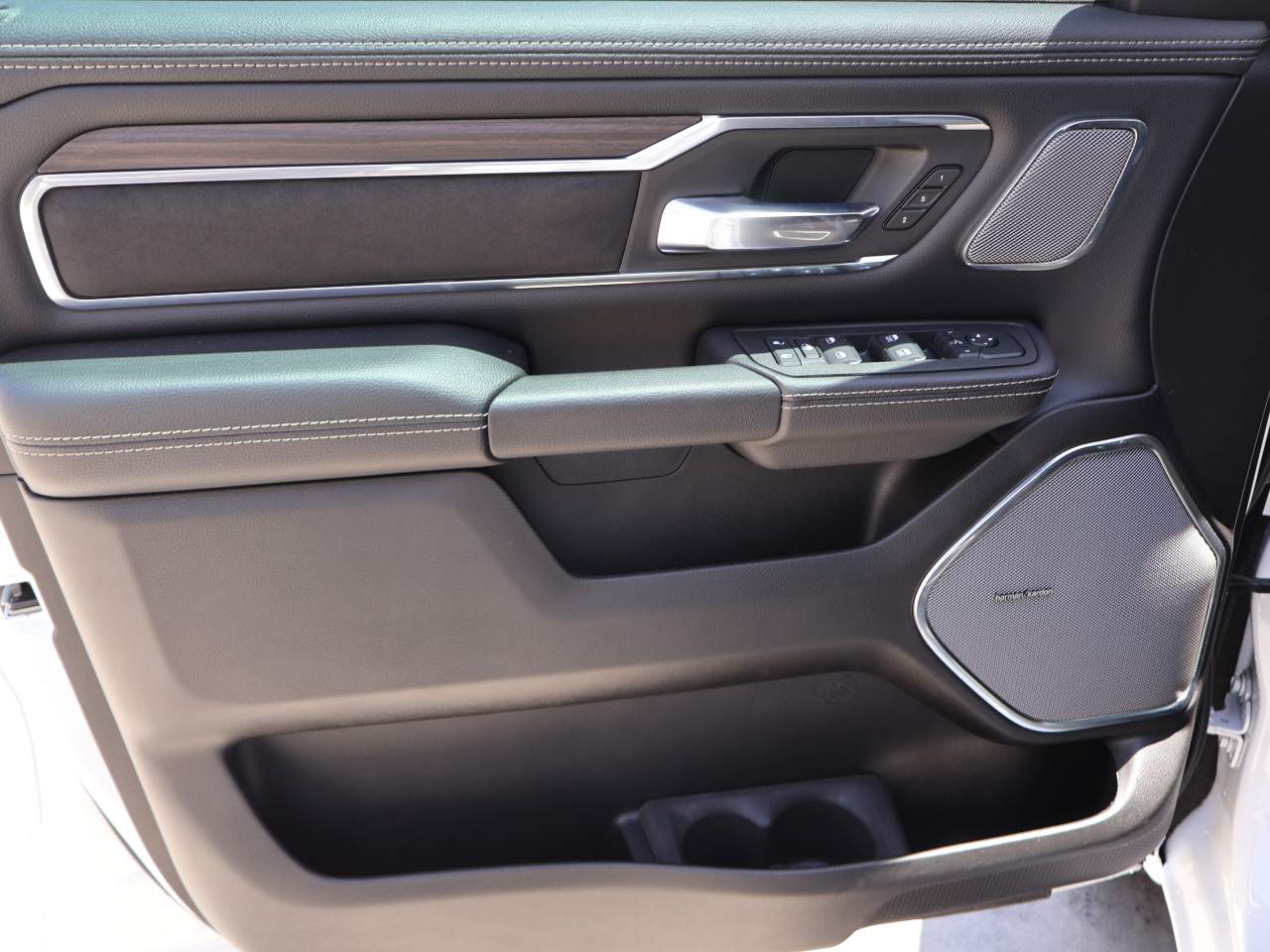2026 RAM 1500 Laramie - Photo 7