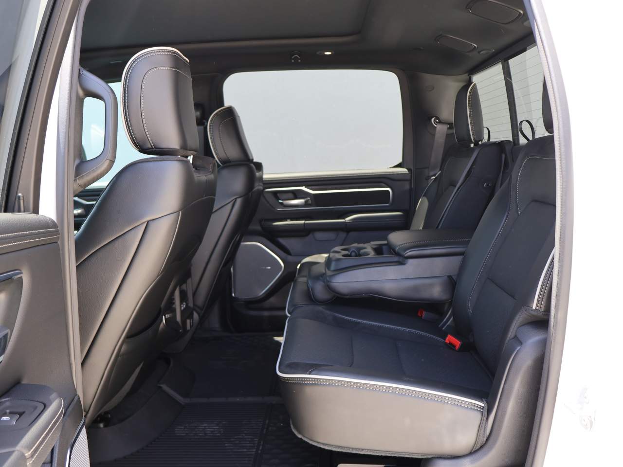 2026 RAM 1500 Laramie - Photo 10