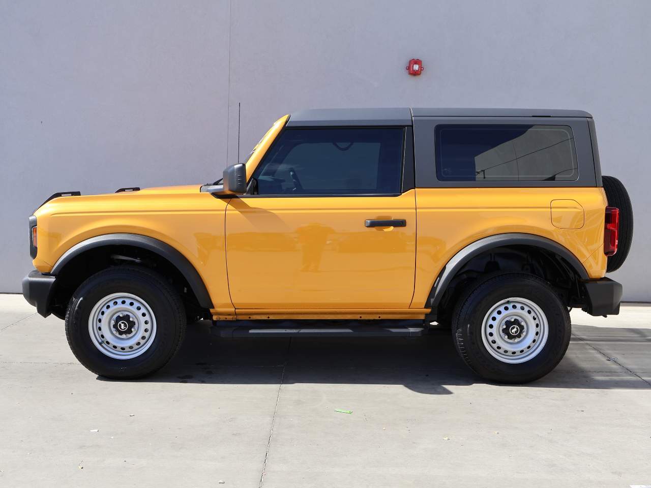2022 Ford Bronco Base 2 Door