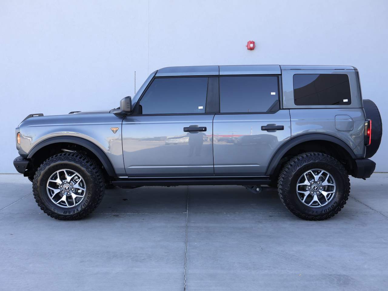 2025 Ford Bronco Badlands photo 3