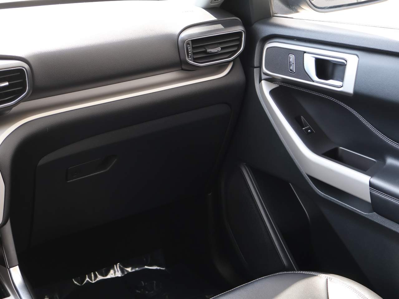 2024 Ford Explorer XLT - Photo 18