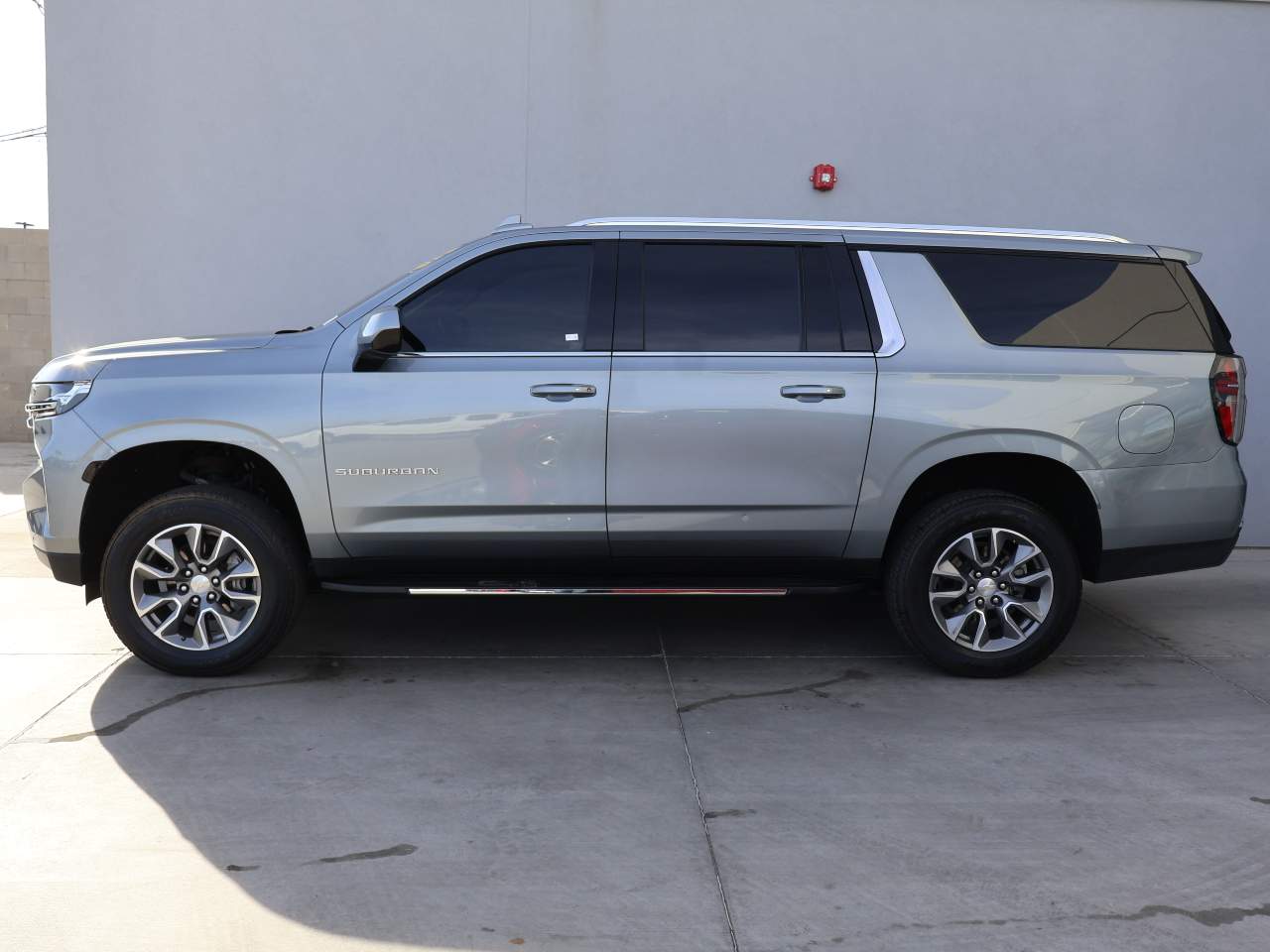 2023 Chevrolet Suburban LS