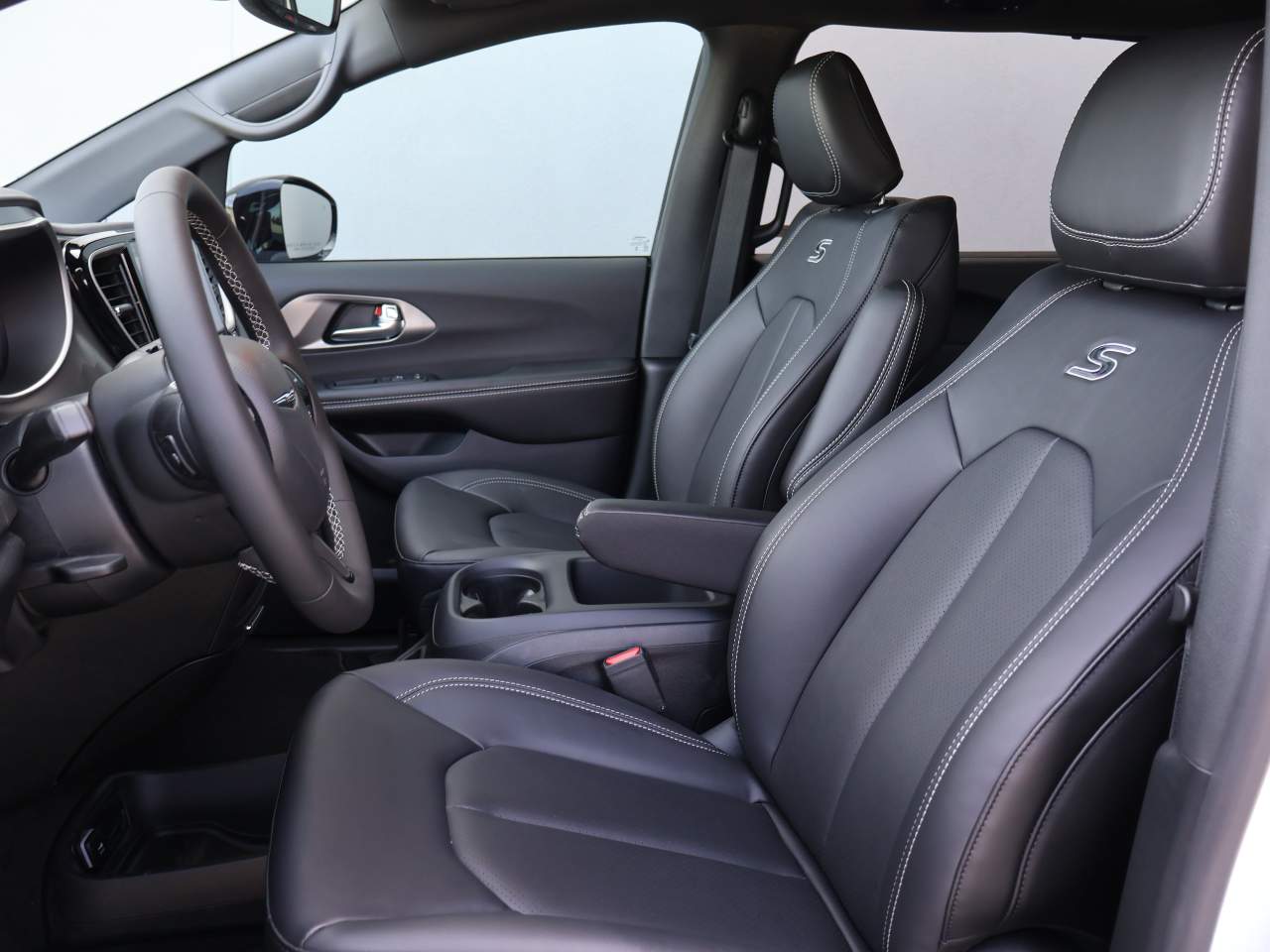 2026 Chrysler Pacifica Select - Photo 9