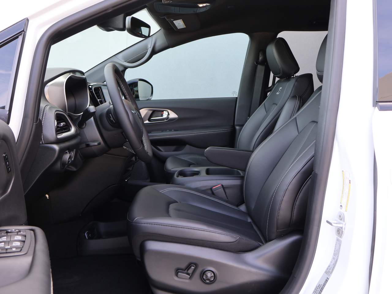 2026 Chrysler Pacifica Select - Photo 8