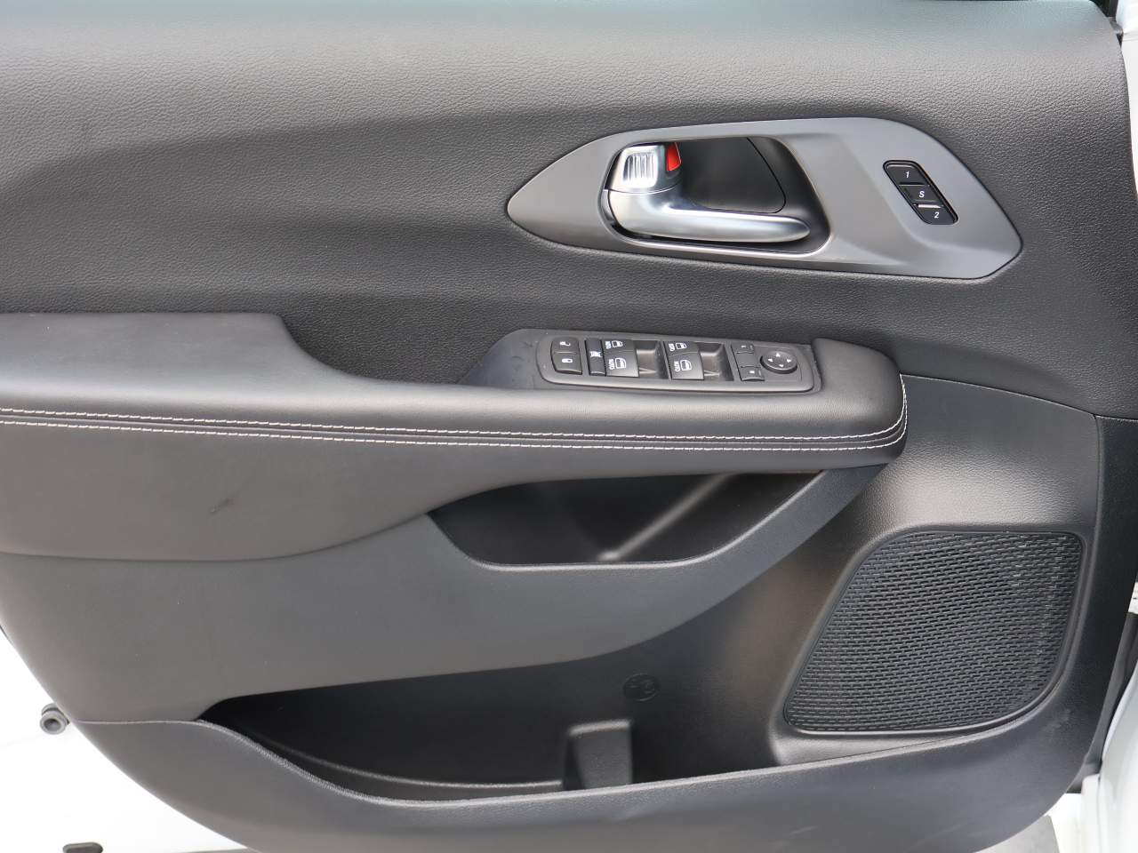 2026 Chrysler Pacifica Select - Photo 7