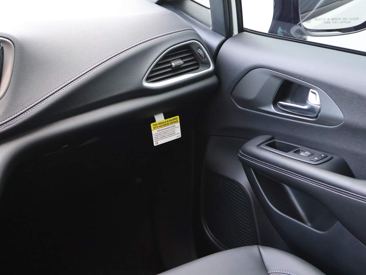 2026 Chrysler Pacifica Select - Photo 18