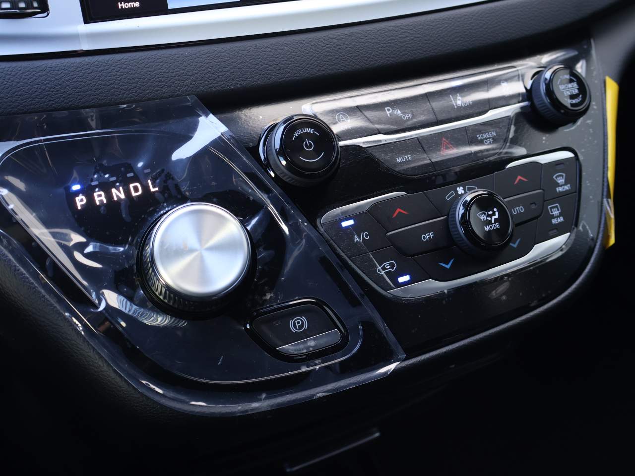 2026 Chrysler Voyager LX - Photo 17
