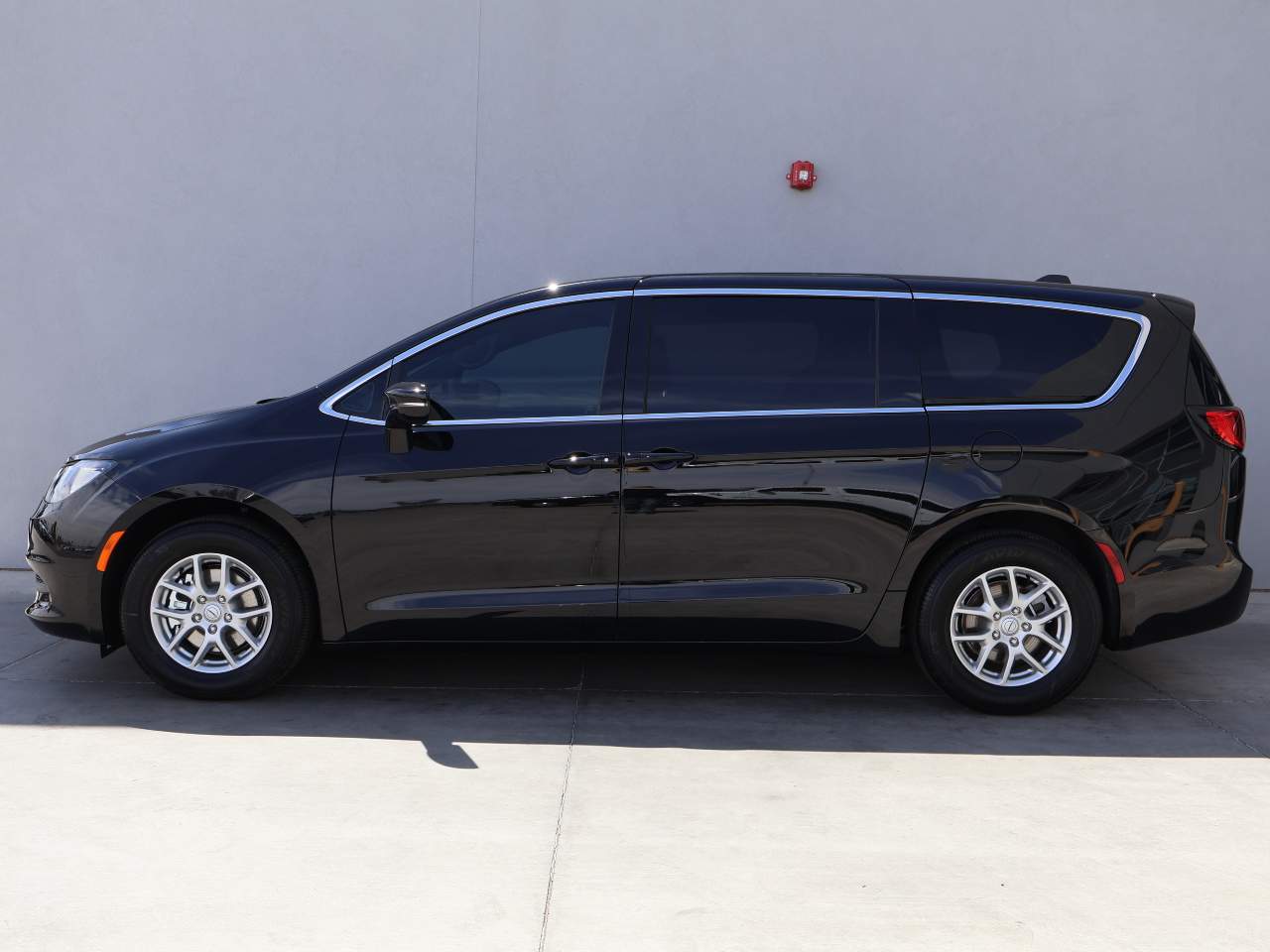 2026 Chrysler Voyager LX