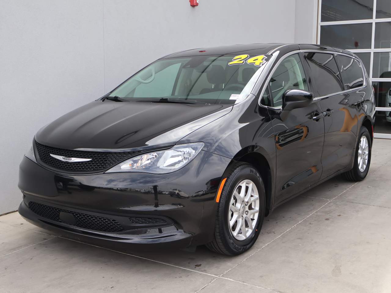 2024 Chrysler Voyager LX