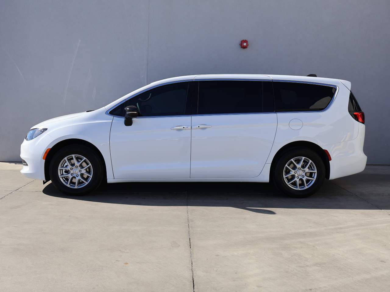 2026 Chrysler Voyager LX