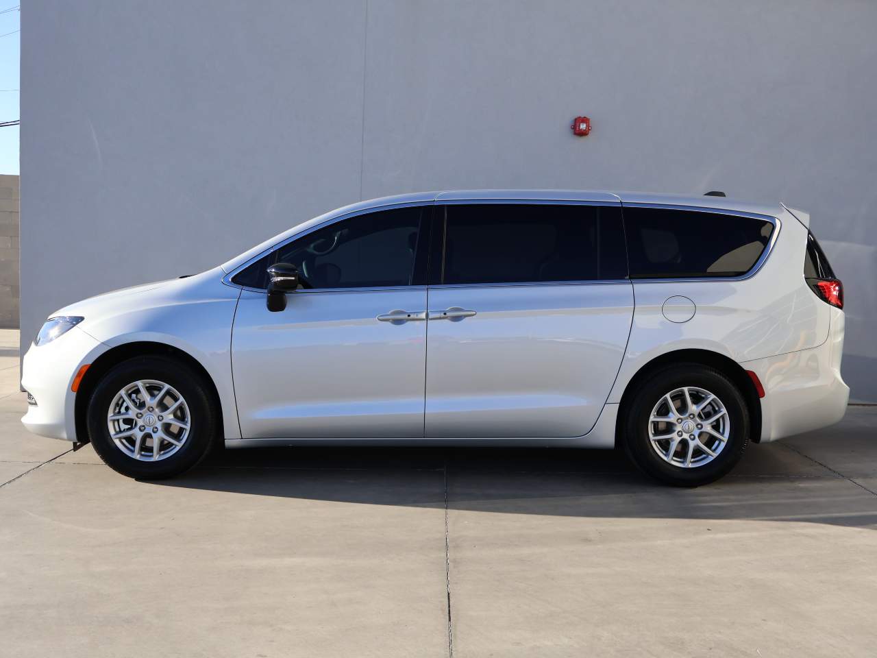 2026 Chrysler Voyager LX