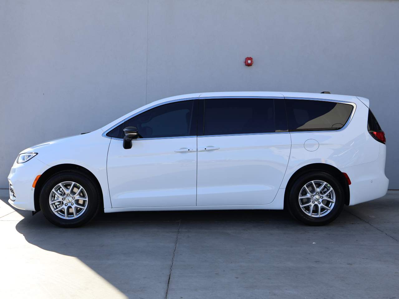 2025 Chrysler Voyager LX