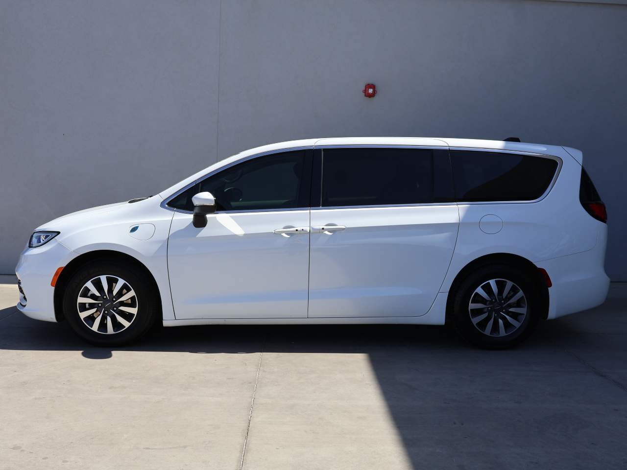2023 Chrysler Pacifica Plug-In Hybrid Touring L