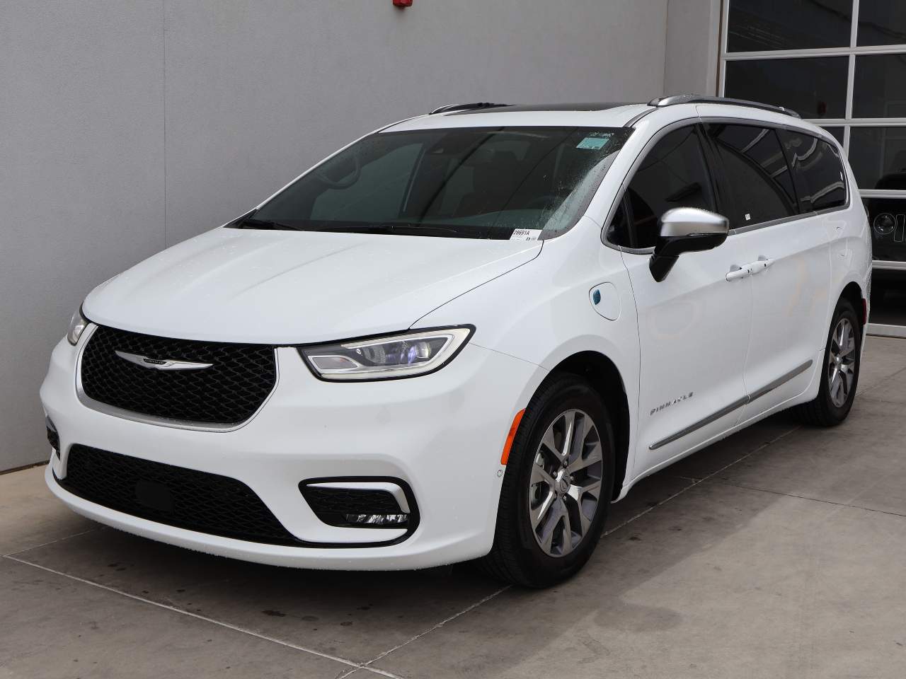 2025 Chrysler Pacifica Plug-In Hybrid Pinnacle