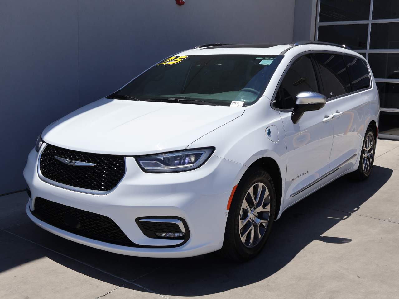2025 Chrysler Pacifica Plug-In Hybrid Pinnacle