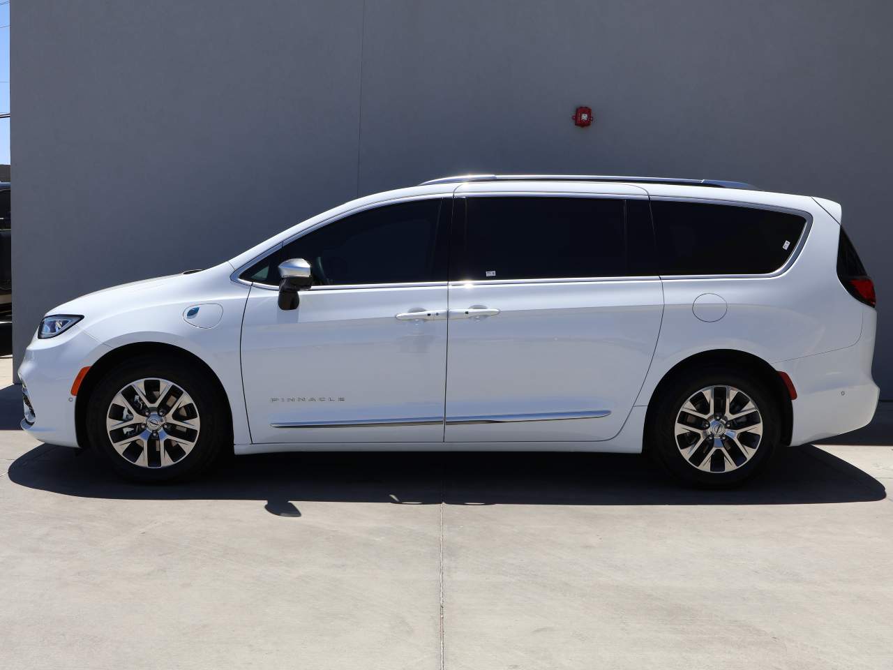 2025 Chrysler Pacifica Plug-In Hybrid Pinnacle