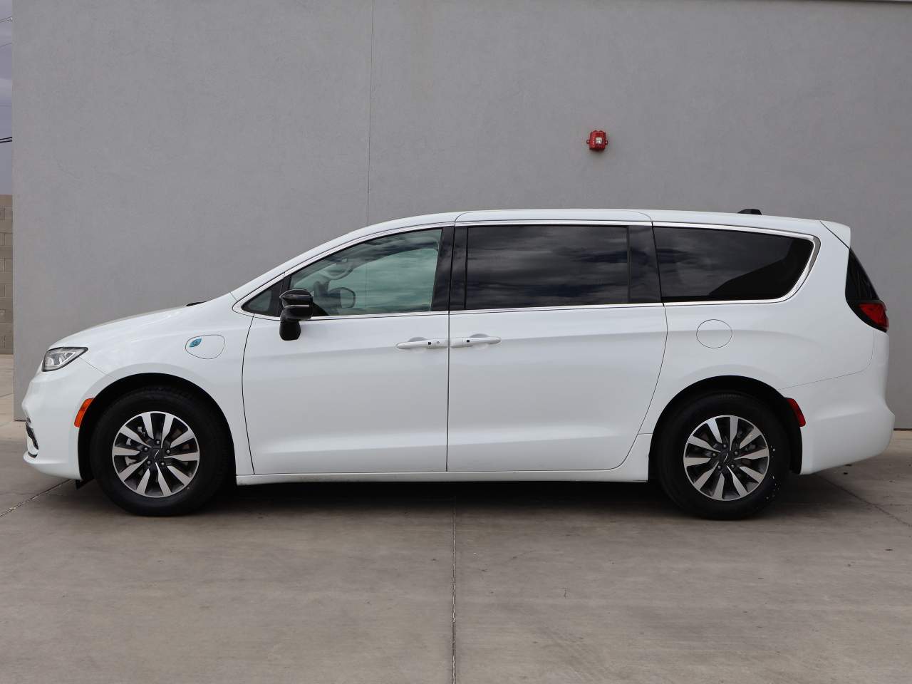 2024 Chrysler Pacifica Plug-In Hybrid Select